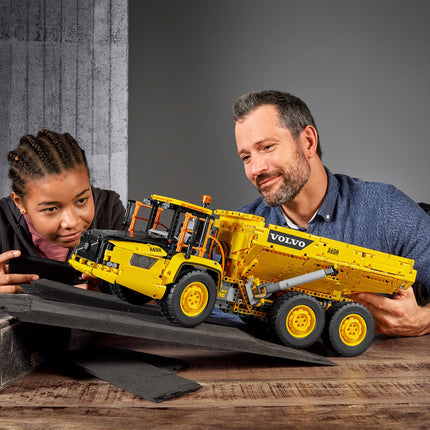 LEGO Technic Volvo 6x6 Truck met Kieptrailer - 42114